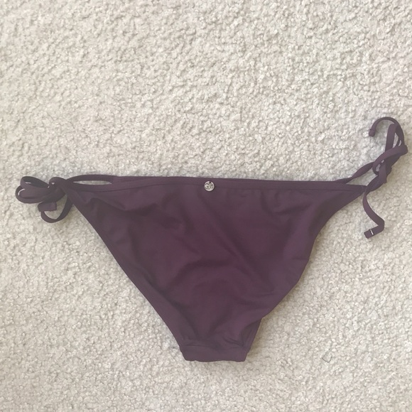 Garage Bikini Set with Crocheted Trim - Picture 7 of 10